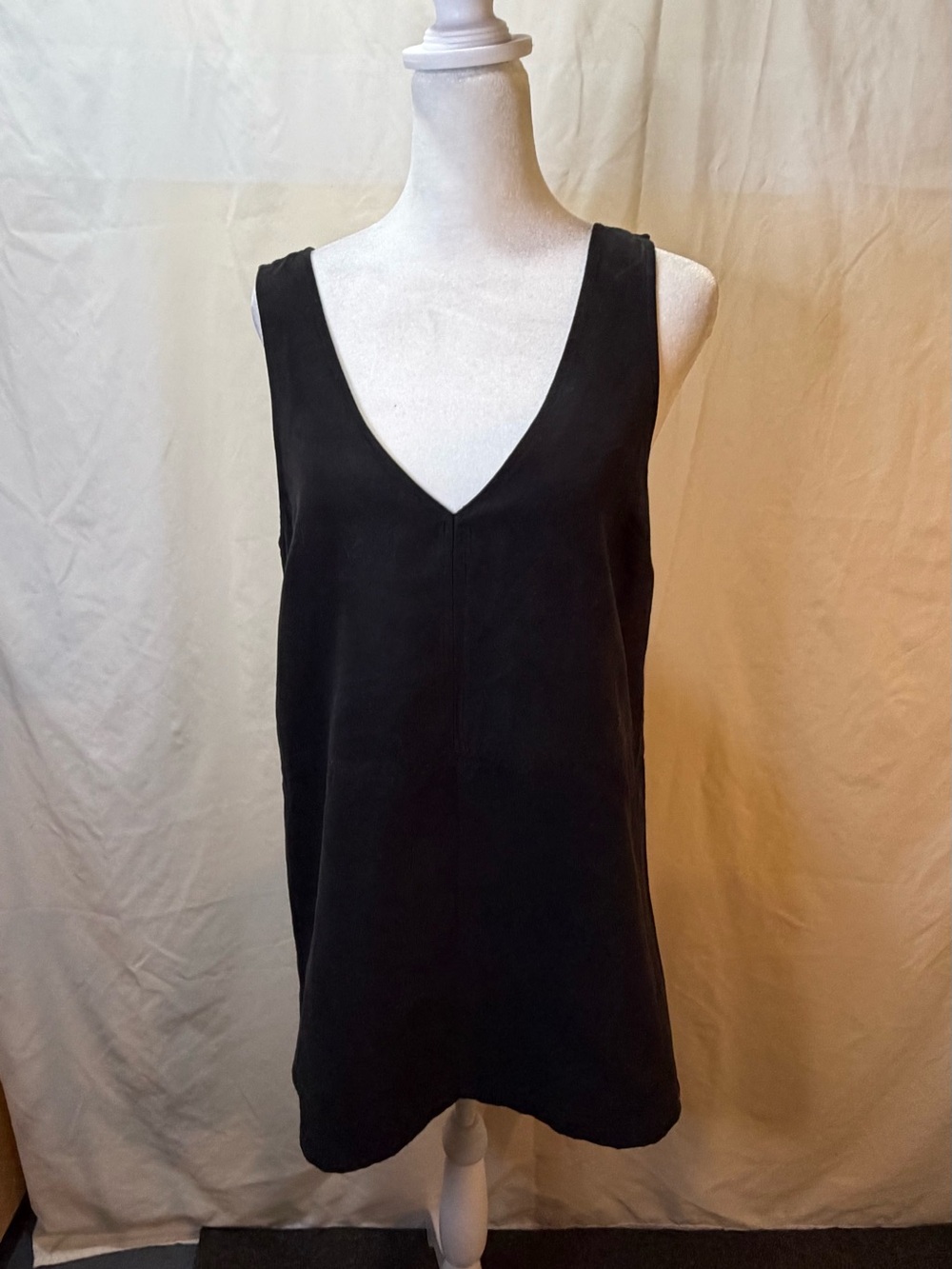 Kendall & Kylie Women's Black V-Neck Sleeveless Mini Dress Sheath